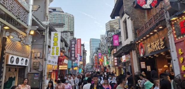 小长假能量不小,长沙太平老街游客量劲增两三成