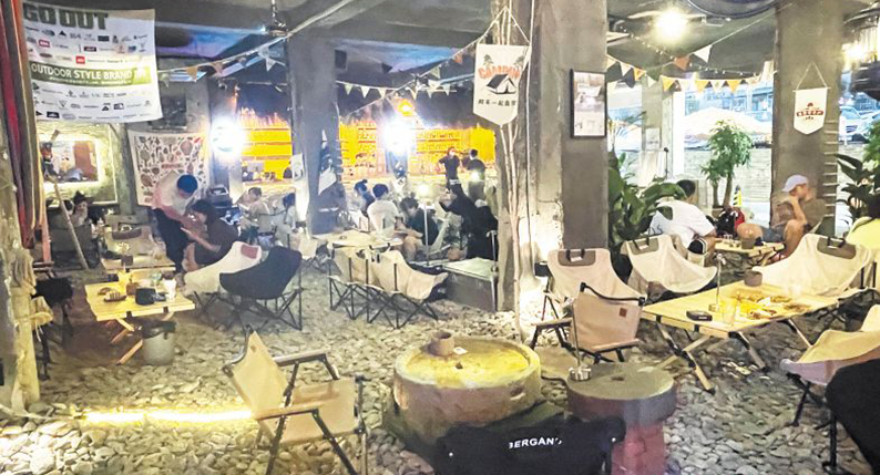 咖啡馆在夜里变身小酒馆,长沙涌现消费新型业态